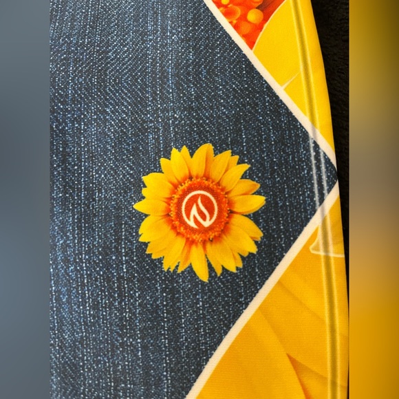 INKnBURN Sunflower Capris - Picture 4 of 14